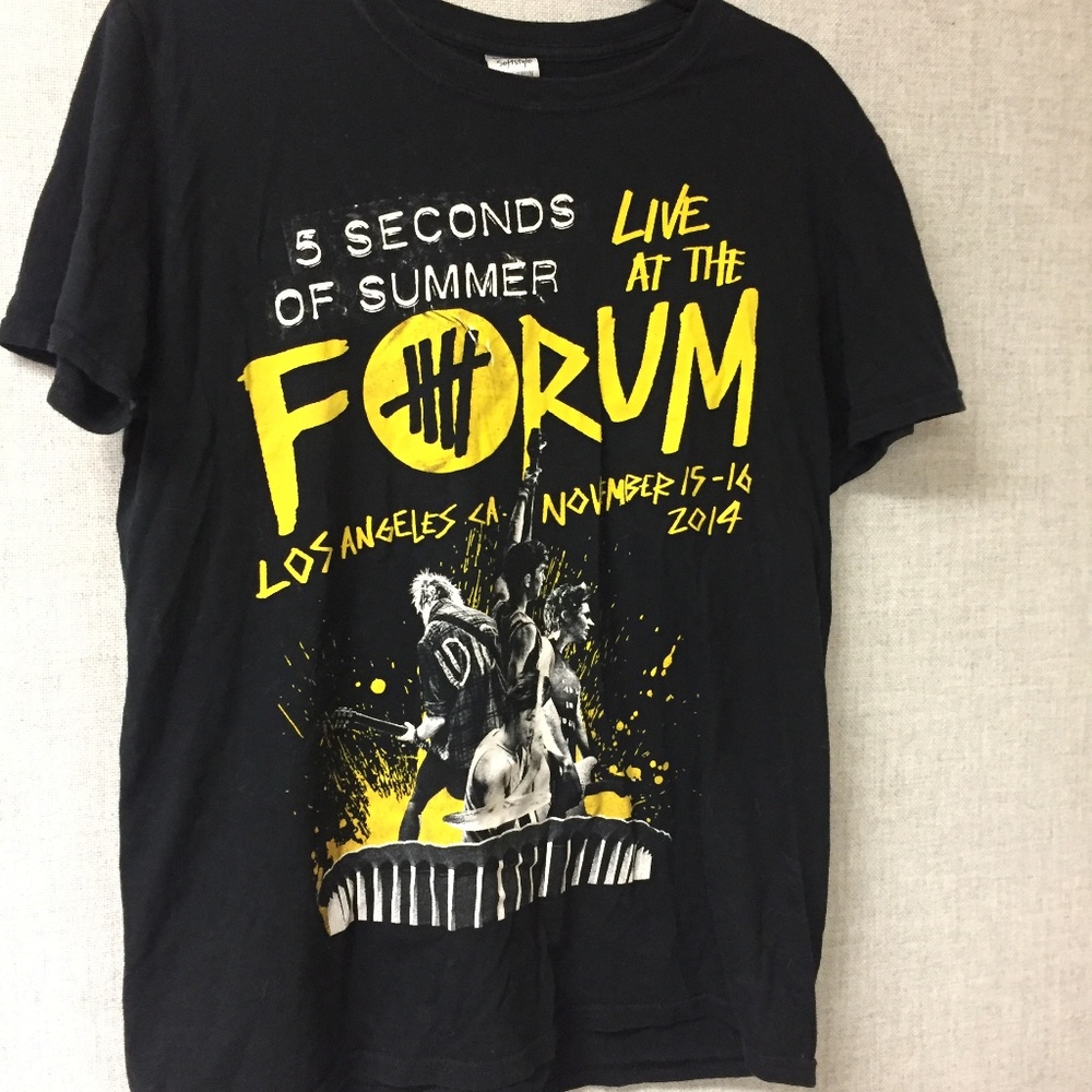 5 Seconds of Summer Live at The Forum Tee